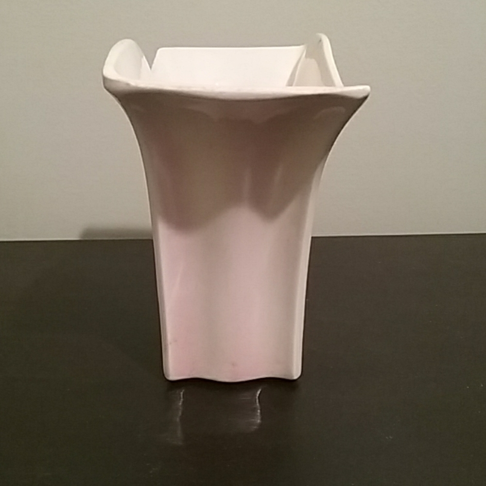 Vintage flower pot for new baby - Picture 2 of 7